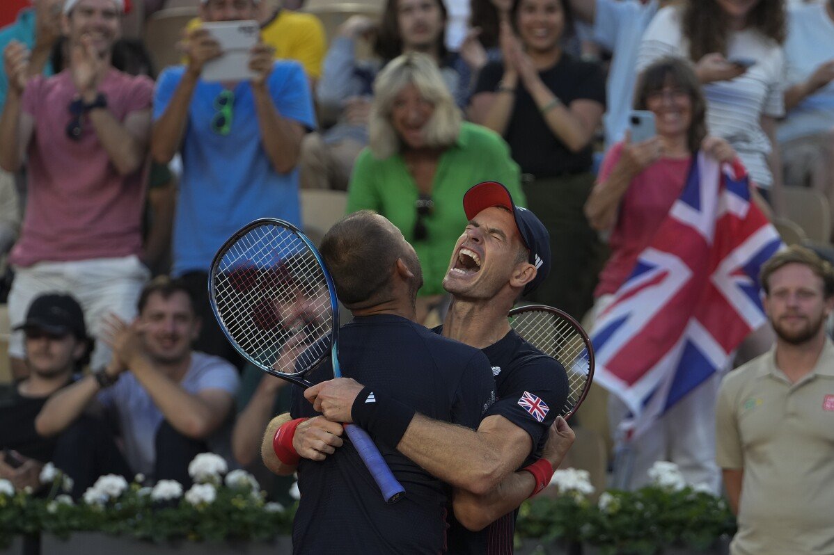 Sự nghiệp quần vợt của Andy Murray được gia hạn với chiến thắng đôi ấn tượng tại đại hội thể thao Paris